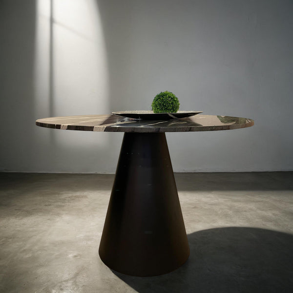 Mesa Aprilia / Aprilia table